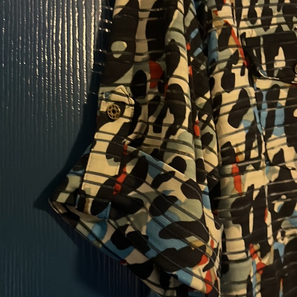 Cathy Women's Leopard Print Striped Roll-Tab Sleeve blouse. Stretch size LP - Picture 2 of 7